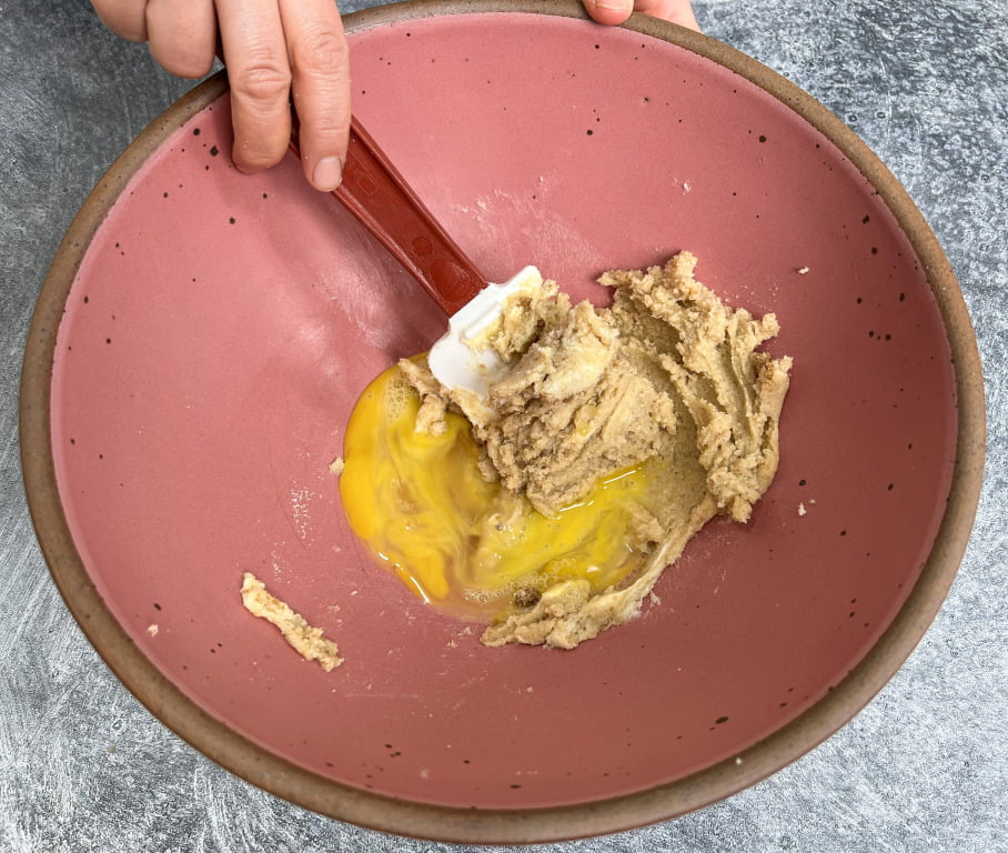 Macadamia nut and white chocolate sourdough discard cookie recipe method
